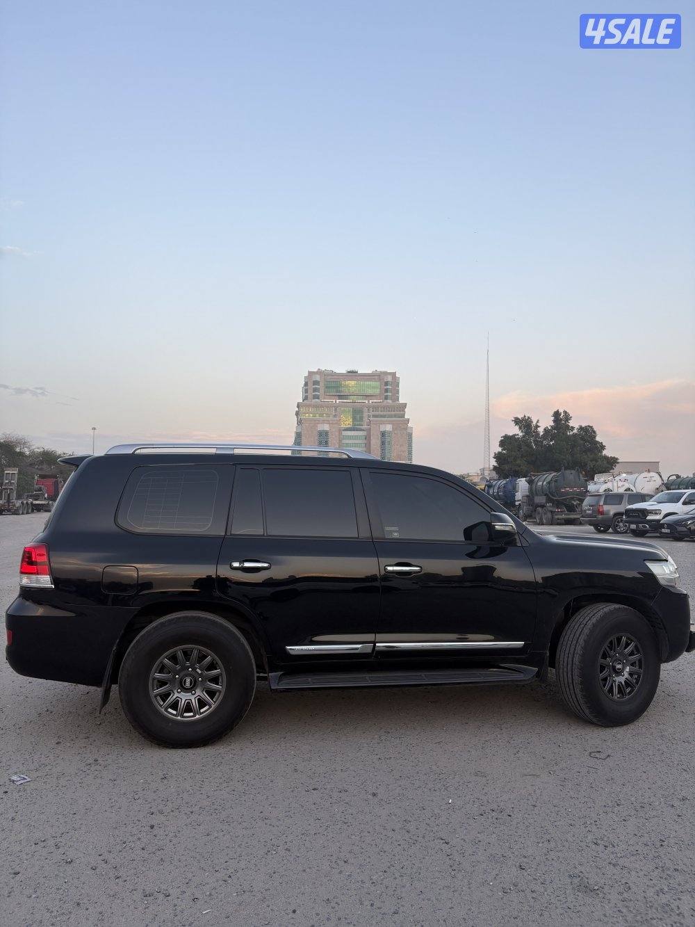 لاند كروزر GXR.V83