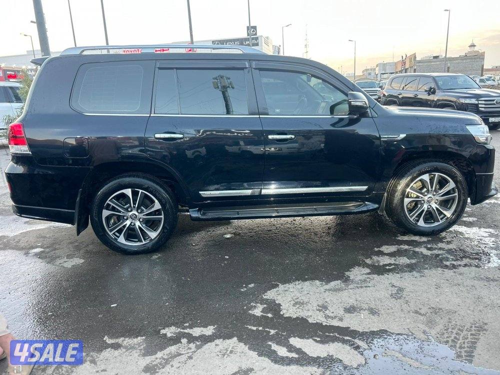 تويوتاVX.R-V8-5.7 قراندتورينقs موديل 2020 ماشى 196.000 k.m2