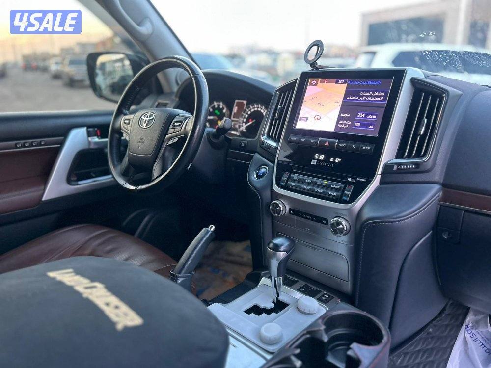 تويوتاVX.R-V8-5.7 قراندتورينقs موديل 2020 ماشى 196.000 k.m6