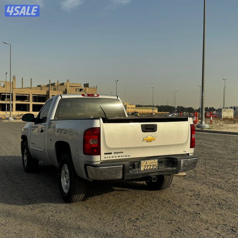 للبيع وانيت سلفرادو موديل 20114