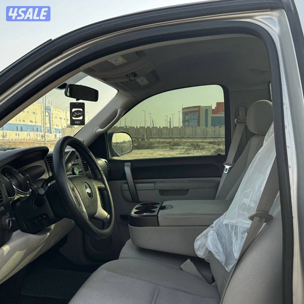 للبيع وانيت سلفرادو موديل 20116