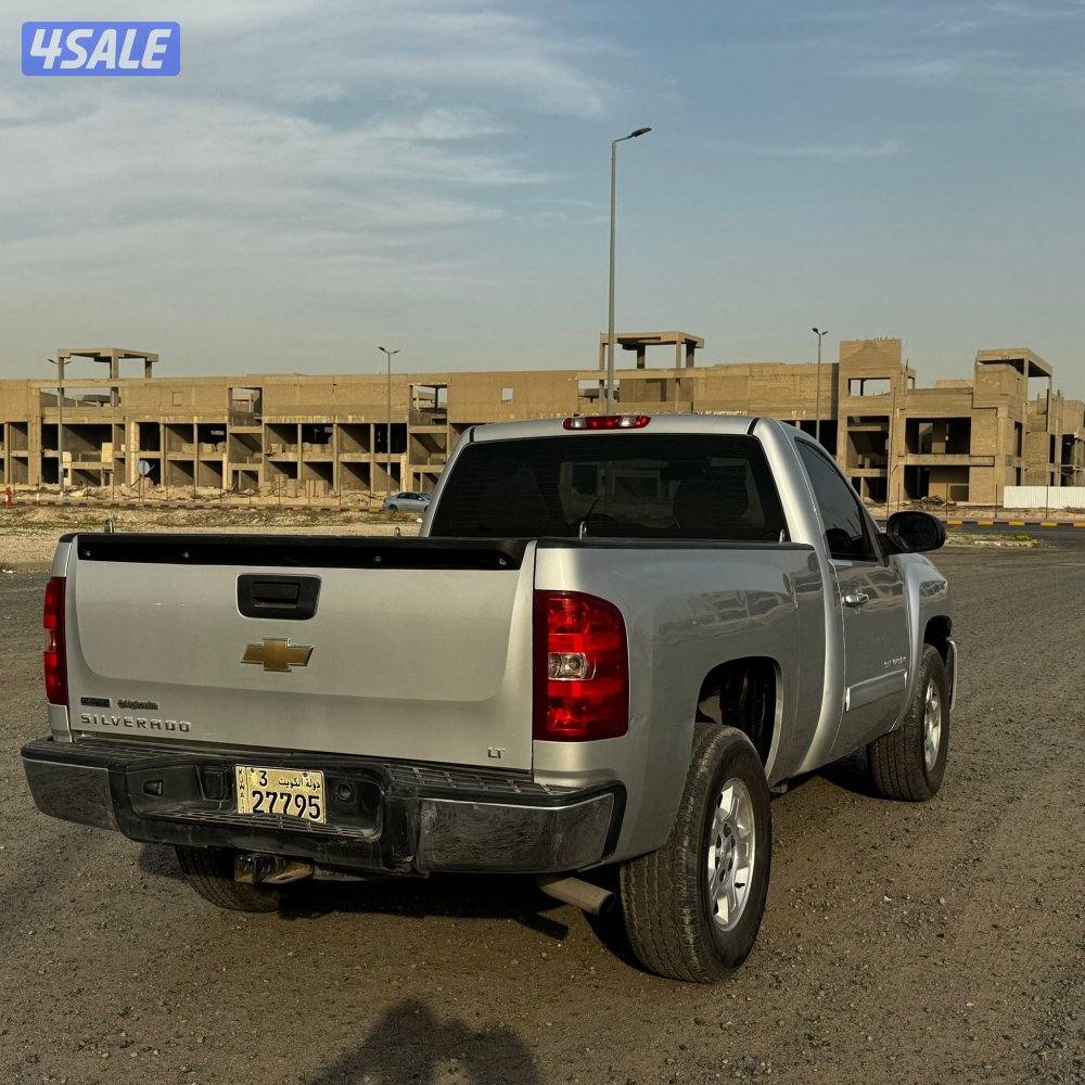 للبيع وانيت سلفرادو موديل 20115