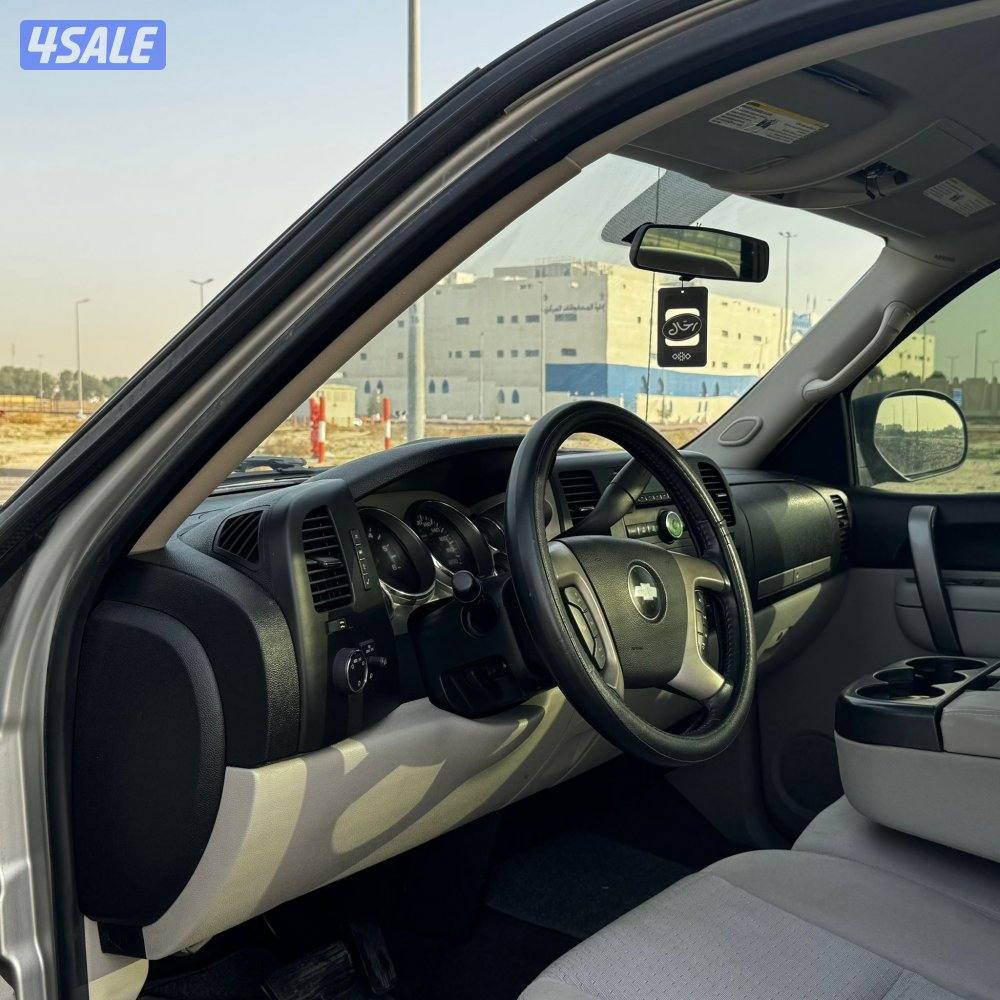 للبيع وانيت سلفرادو موديل 20117