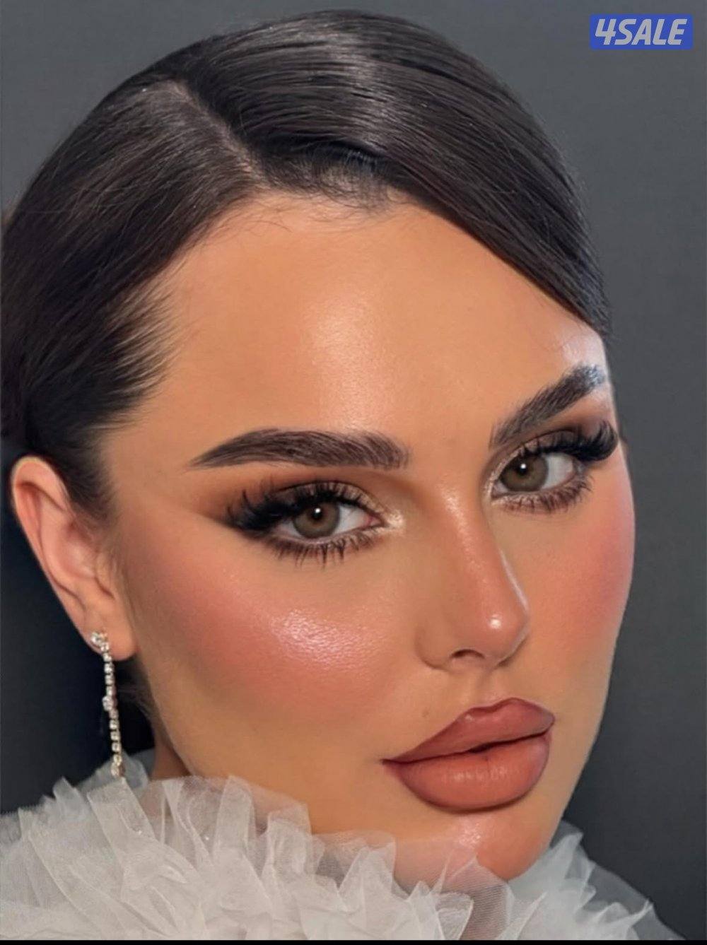 Makeup Artist – Seeking a Job0