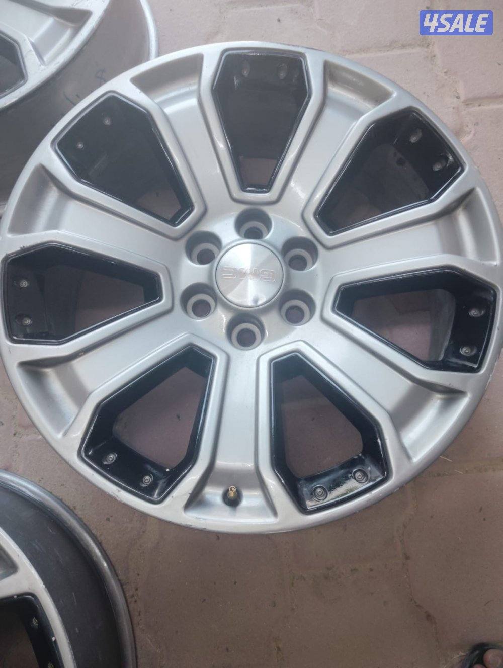 للبيع ٤ رنقات دنلي ثنين منهم محتاجين مخرطه فيها عوج خفيف3