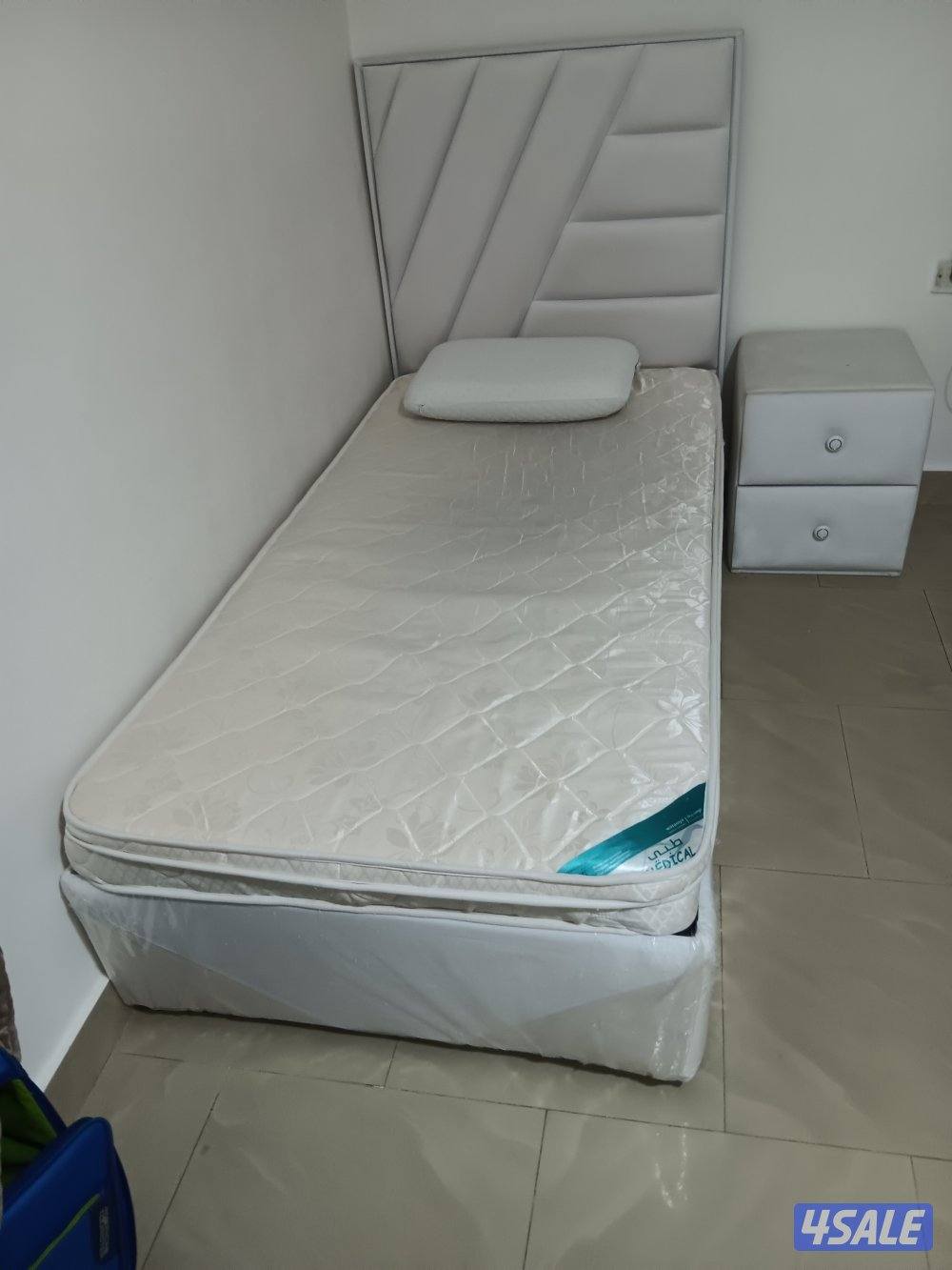 اثاث بحالة ممتازة للبيع بسعر مغري11