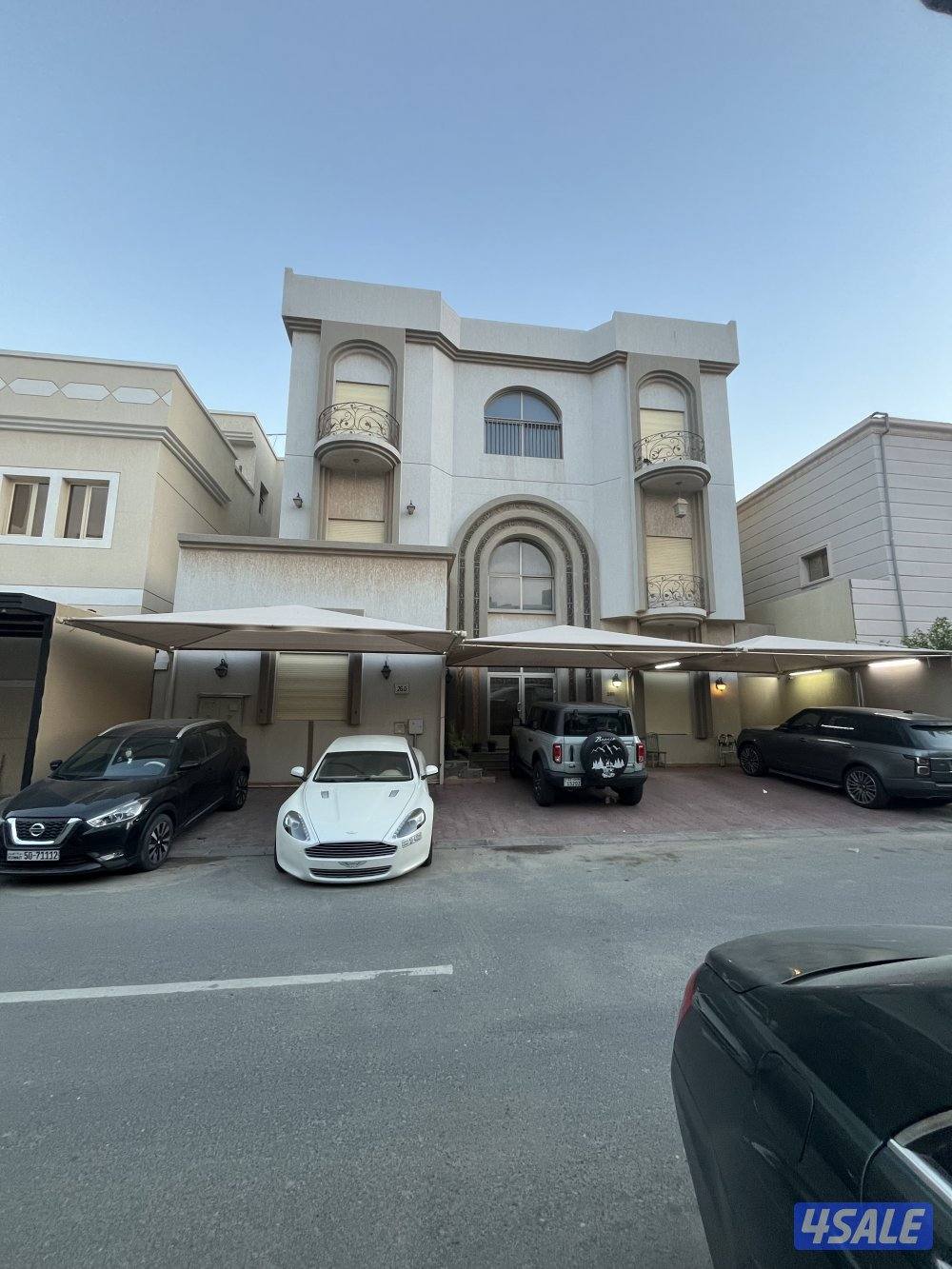 للبيع فيلا نظيفه في منطقة غرناطة ق10