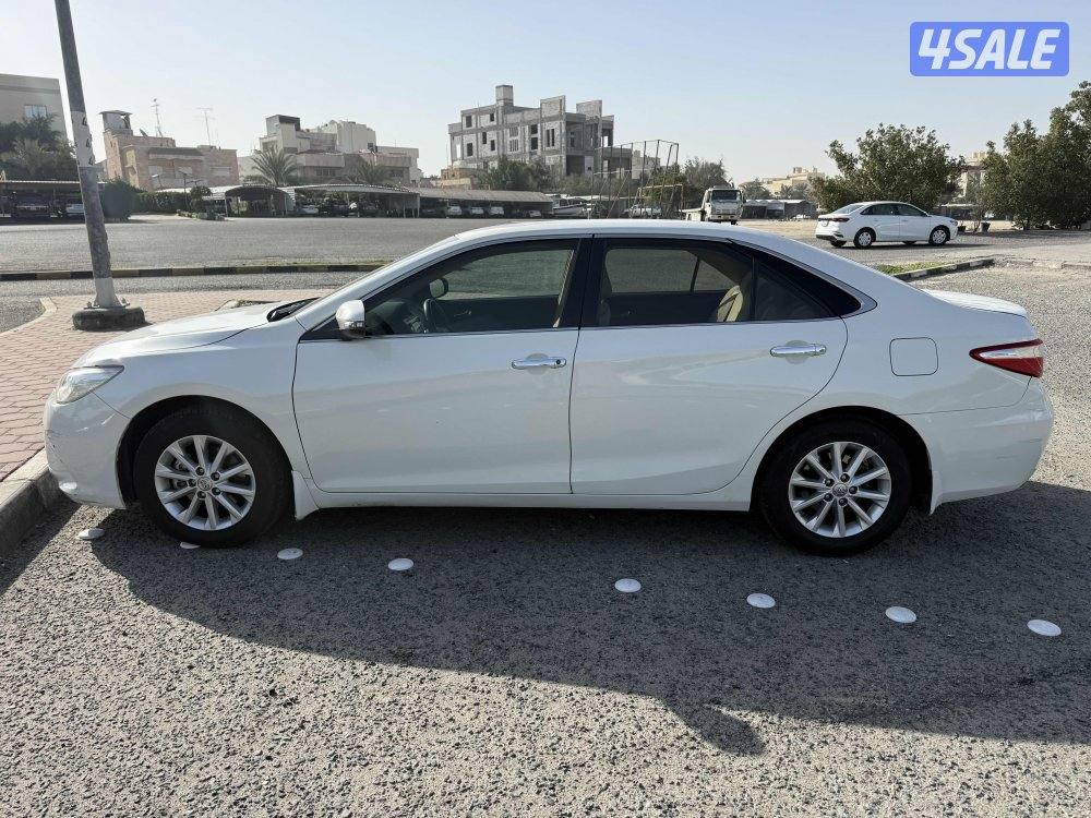 للبيع كامري GL موديل ٢٠١٧ المالك الاول استخدام سيده0