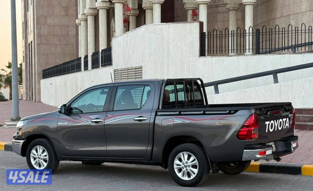 هايلكس تماتيك الدرجه الاوله صبغ وكاله موديل 2022 ماشي 110 الف10