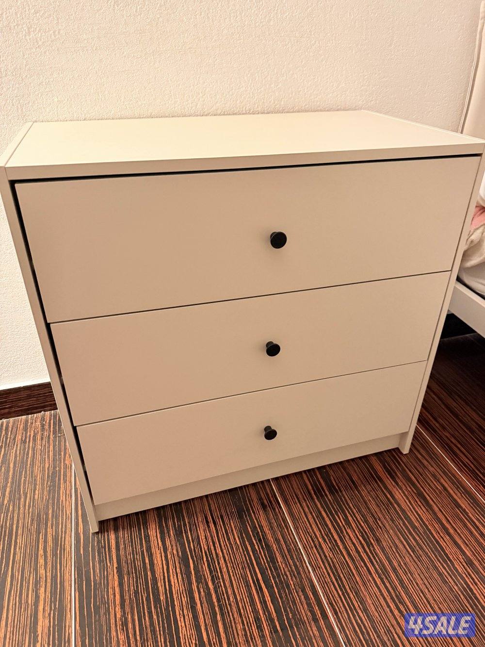 Chest of drawers0