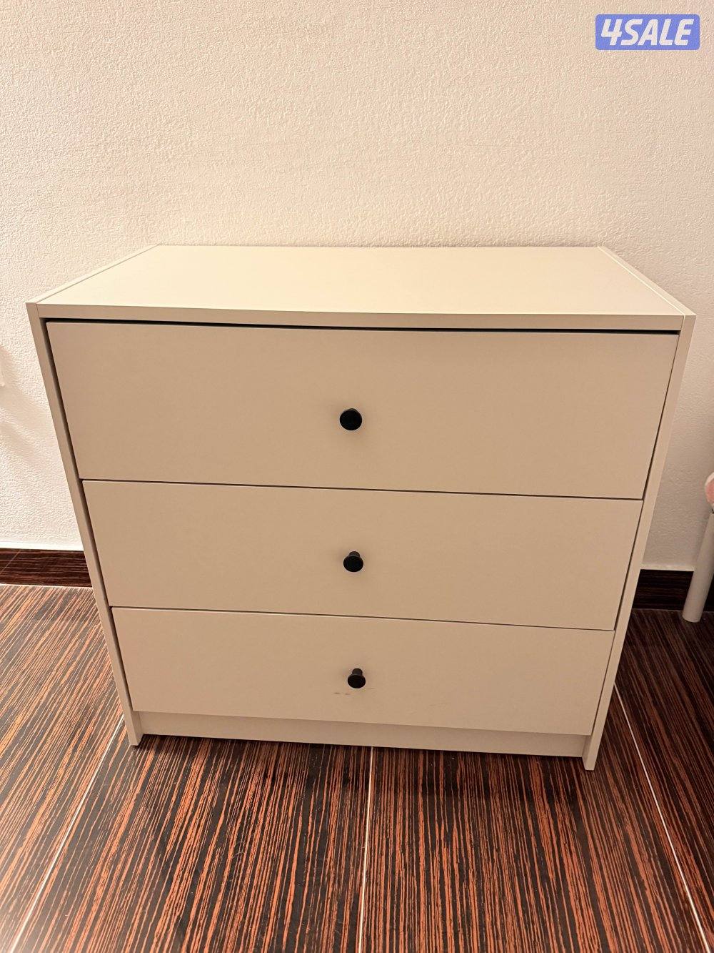 Chest of drawers1
