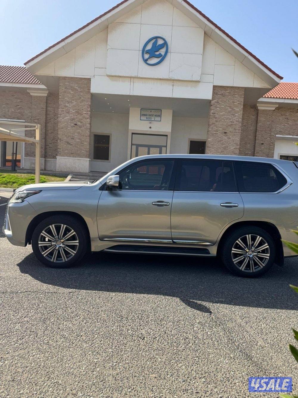 بيعة سريعة للبيع جيب لكزس LX570 موديل 2017 درجة اولى2