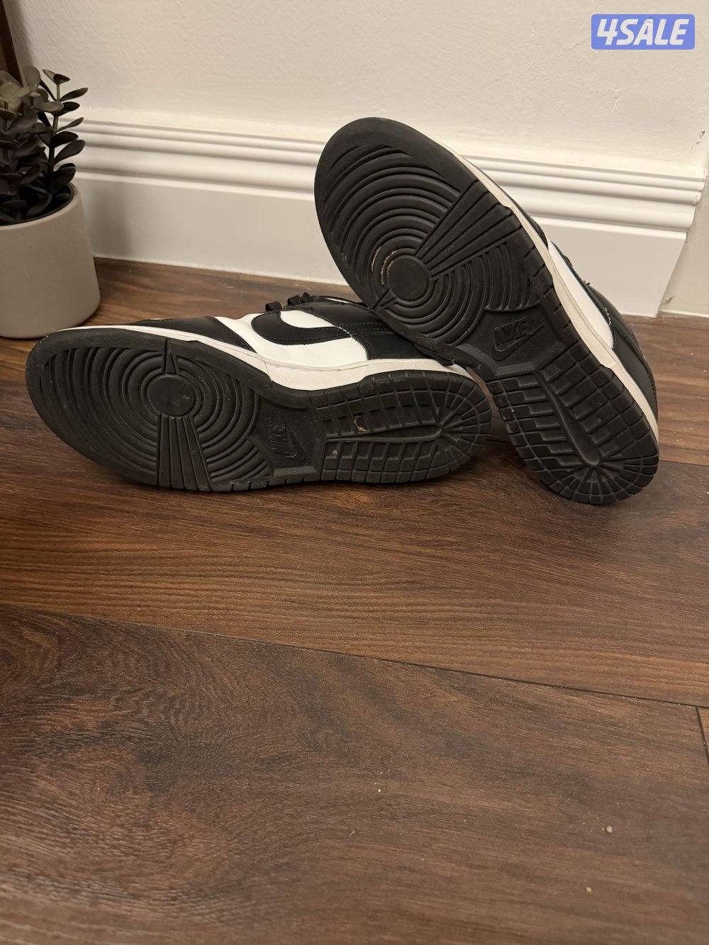 Nike Dunk أصلي مقاس 42 ونص3