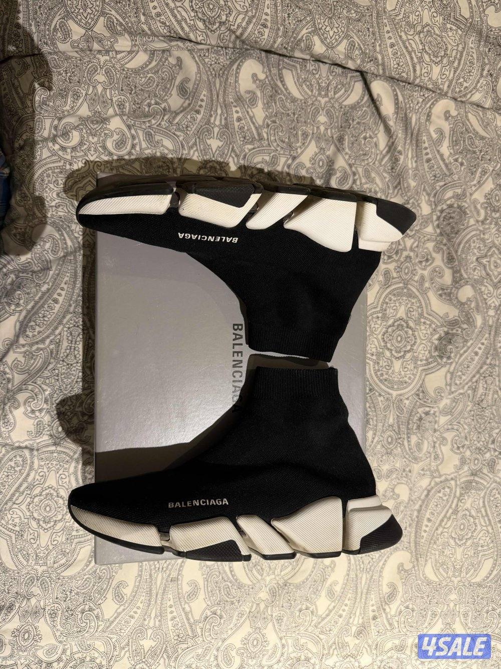 جوتي بلنسياقا اصلي معاه اكسسواراته بالكامل وكذلك الفاتوره موجوده0