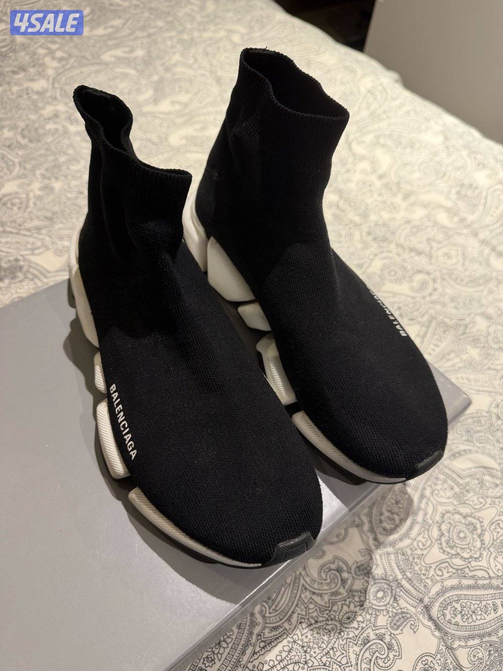 جوتي بلنسياقا اصلي معاه اكسسواراته بالكامل وكذلك الفاتوره موجوده1