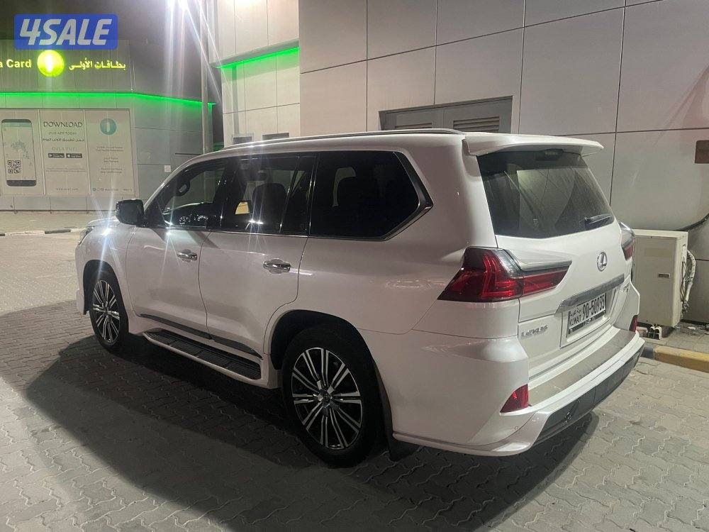 لكزس 570 LX 2018 لون    صدفي درجة.   اولى.8 سلندر.2
