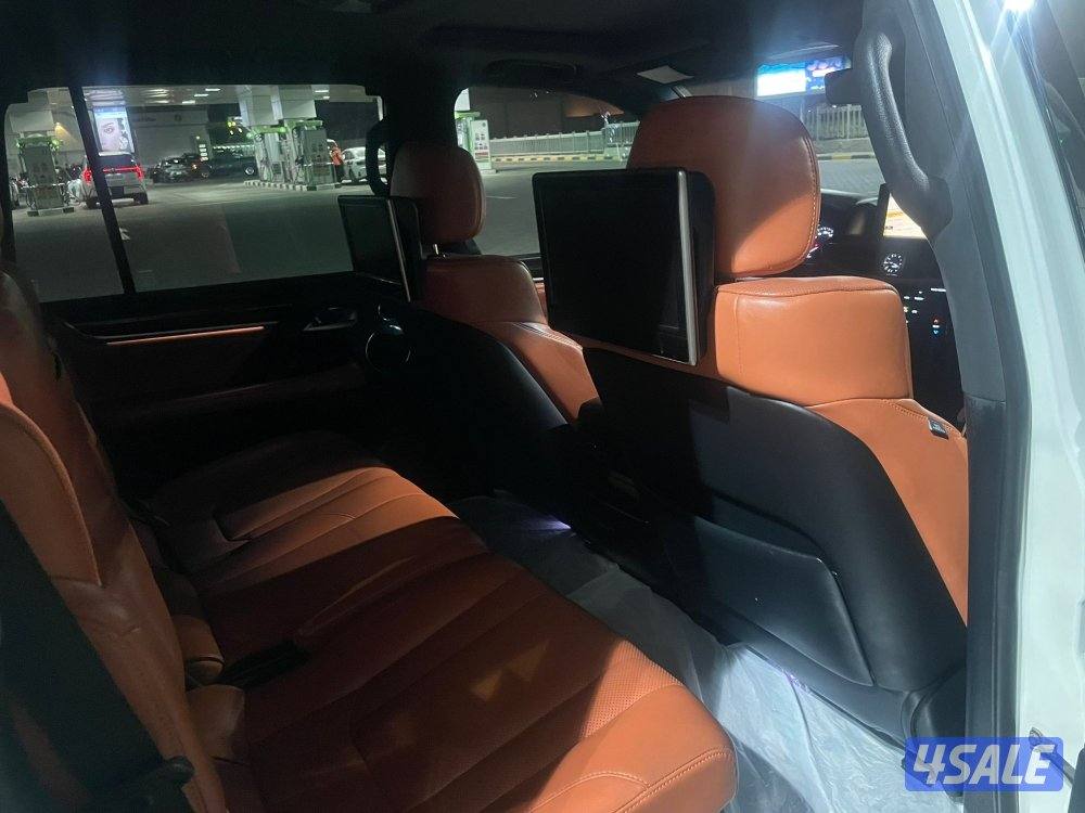 لكزس 570 LX 2018 لون    صدفي درجة.   اولى.8 سلندر.4