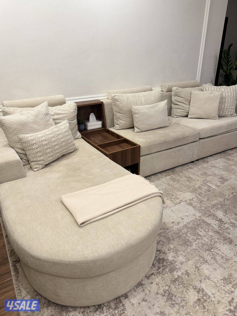 كنب زاوية ، قنفات زاويه الطول ٣٥٠ سم مع الطاوله الجانبيه الخشب1