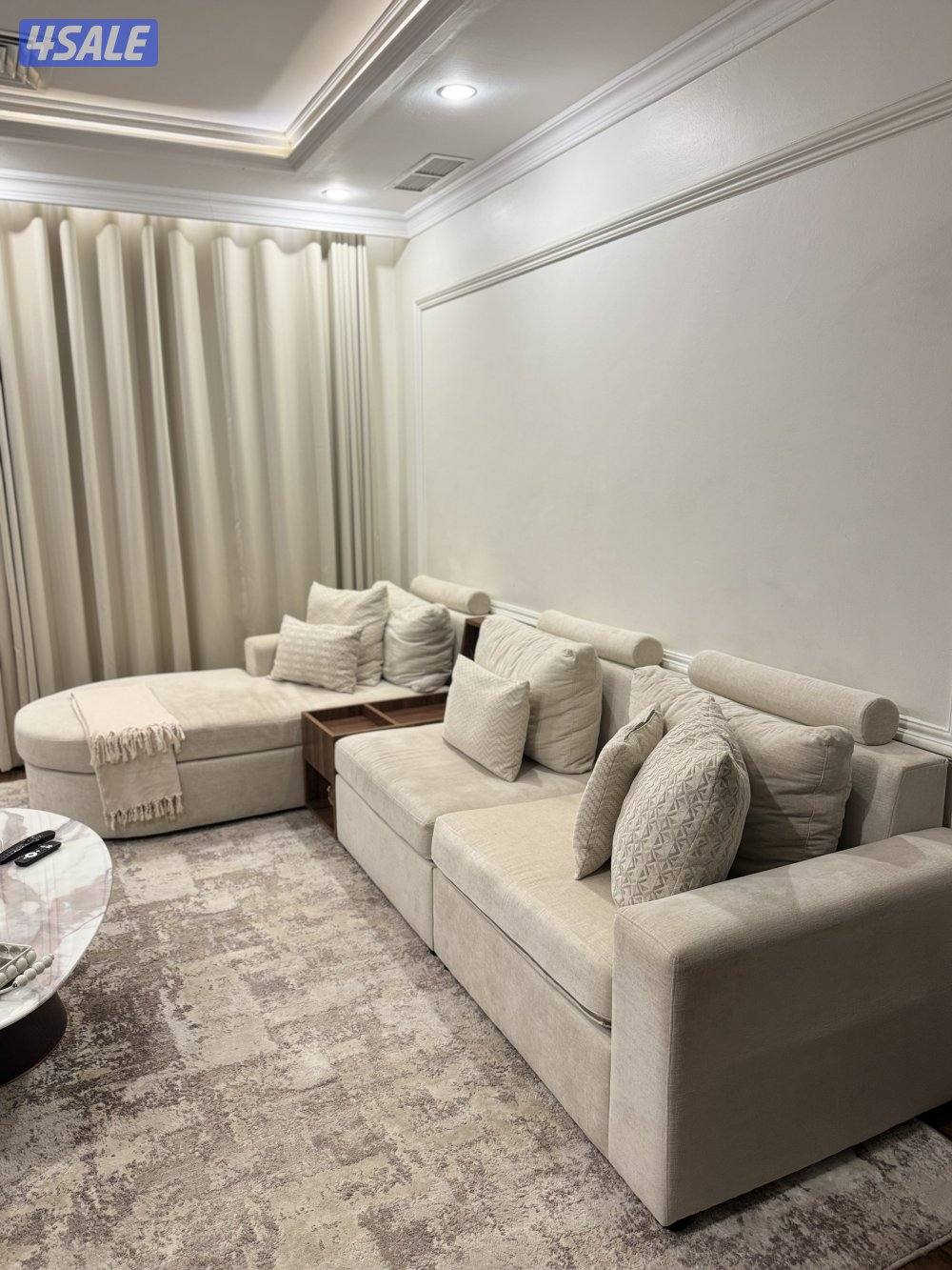 كنب زاوية ، قنفات زاويه الطول ٣٥٠ سم مع الطاوله الجانبيه الخشب0