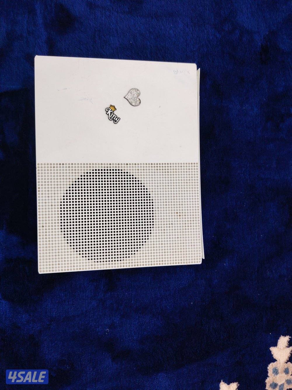 السلام عليكم، للبيع اكس بوكس ون اس شغغاله ميتين بالميه فيها كسر مايأثر0