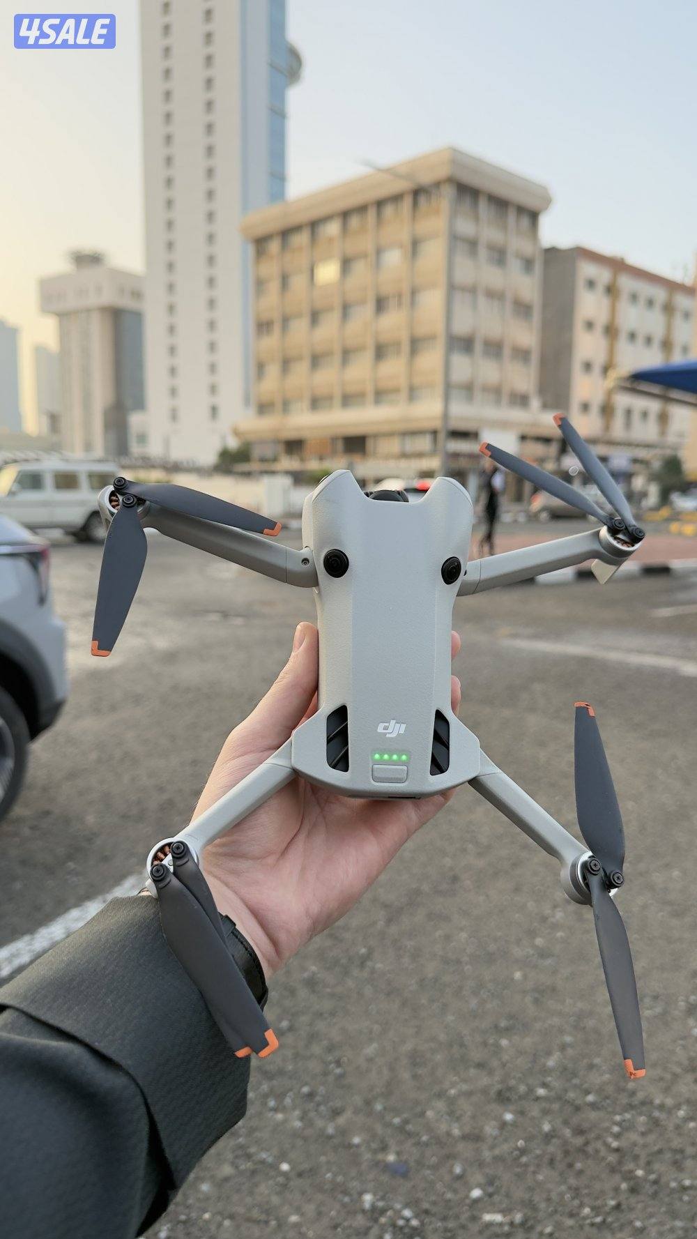 Drone mini 4 pro perfect condition with 3 batteries and rc10