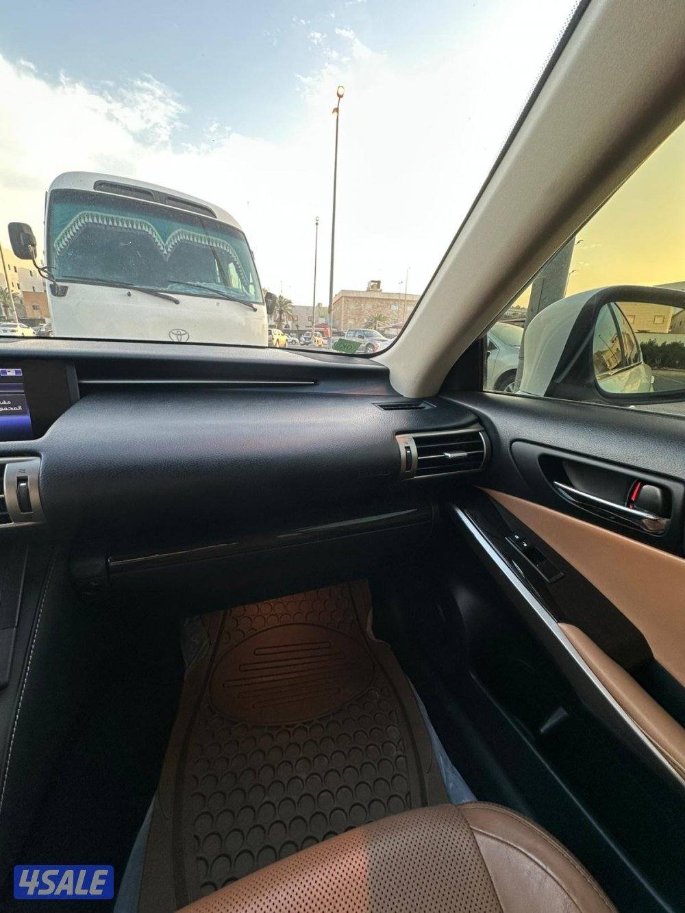 للبيع لكزس is350 فل كامل شرط الفحص قير ومكينة وشاصي وبدي2