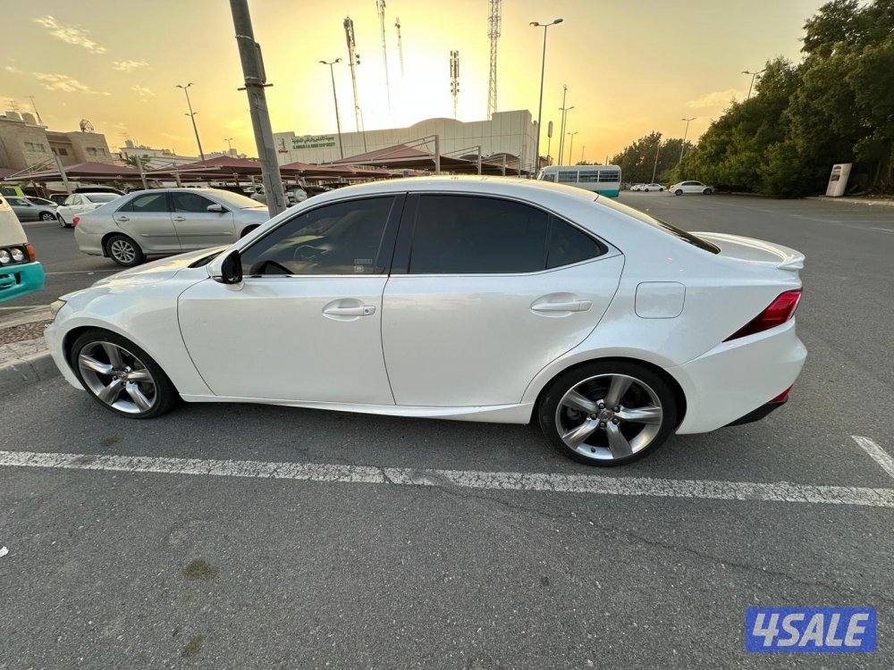 للبيع لكزس is350 فل كامل شرط الفحص قير ومكينة وشاصي وبدي1