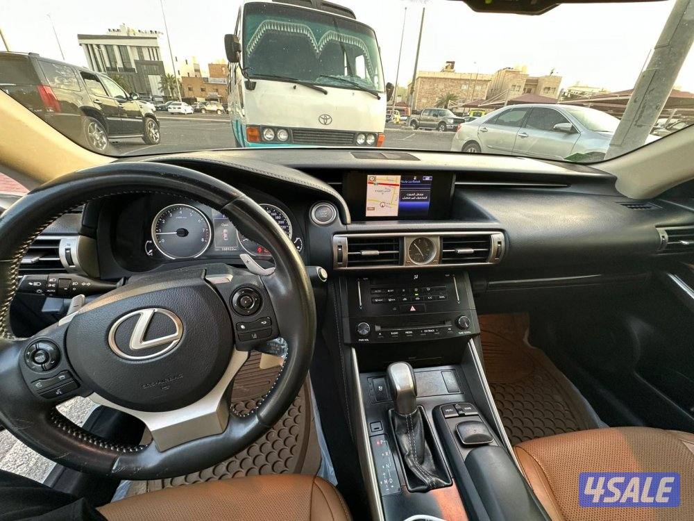للبيع لكزس is350 فل كامل شرط الفحص قير ومكينة وشاصي وبدي3
