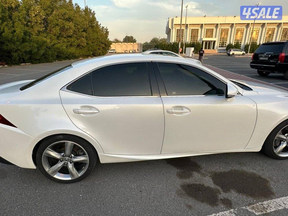 للبيع لكزس is350 فل كامل شرط الفحص قير ومكينة وشاصي وبدي9