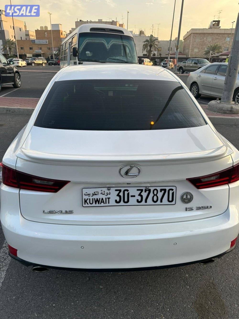للبيع لكزس is350 فل كامل شرط الفحص قير ومكينة وشاصي وبدي10