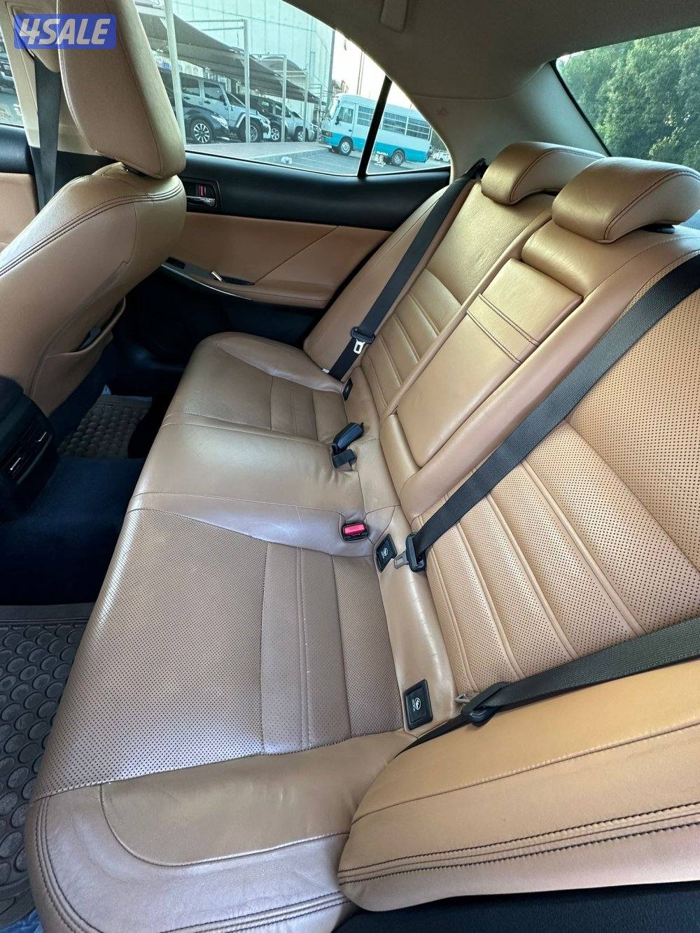 للبيع لكزس is350 فل كامل شرط الفحص قير ومكينة وشاصي وبدي12