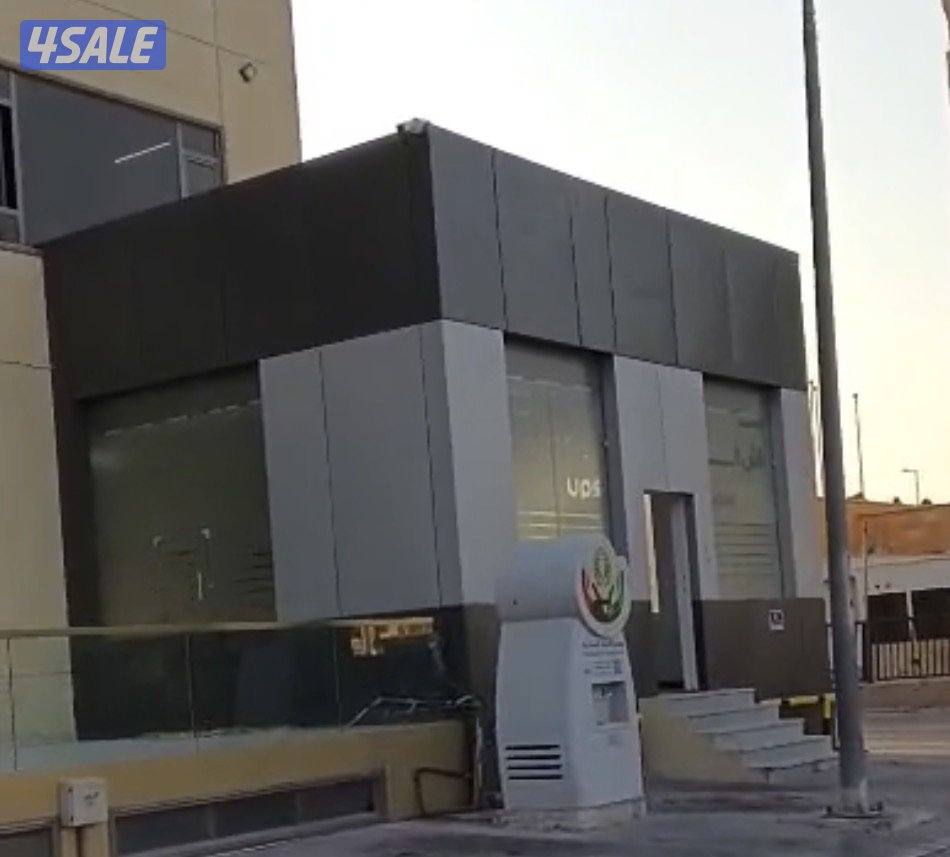 60 متر في موقع مميز جداً في برج على المغرب السريع وامام 3 مدارس ومواقف0