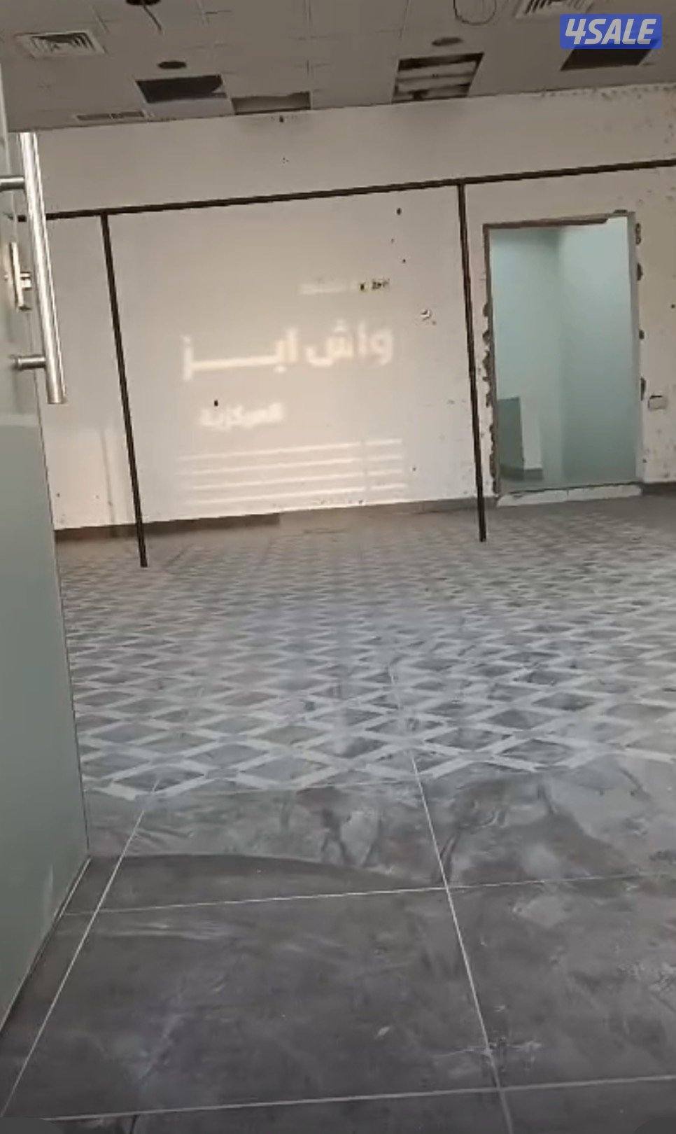 60 متر في موقع مميز جداً في برج على المغرب السريع وامام 3 مدارس ومواقف1