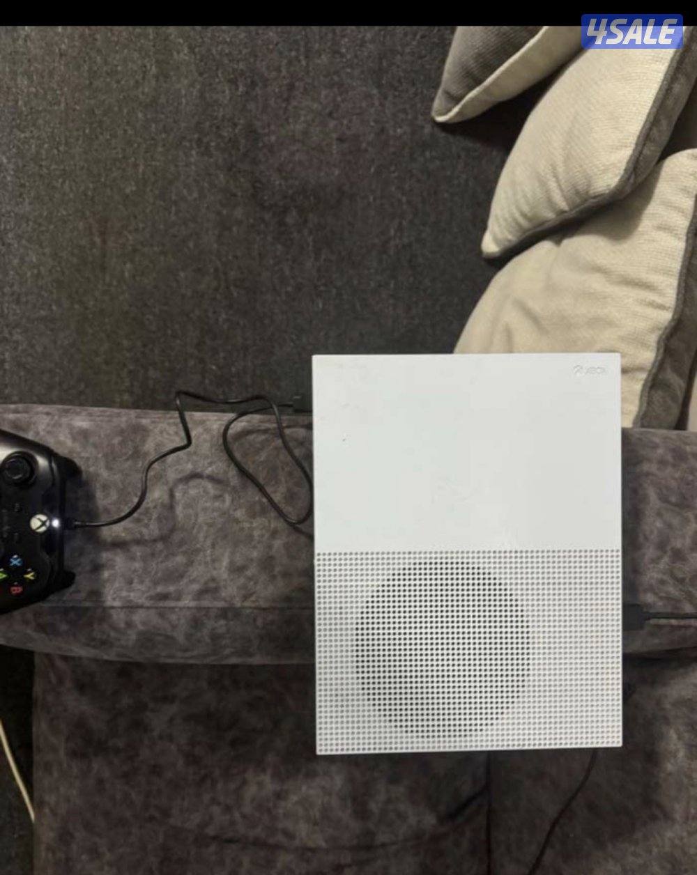 للبيع اكس بوكس ويا شاشه قيمنق ويا يدتين جديد2