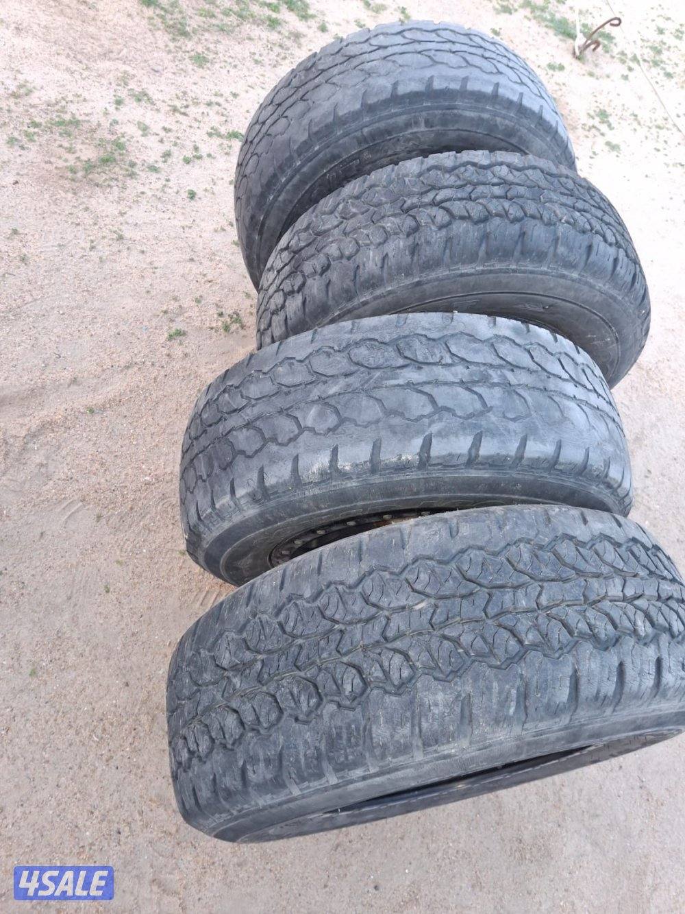 للبيع على اربع رنجات حق وانيت نظاف جدا الرنجات معاهم التواير حجر2