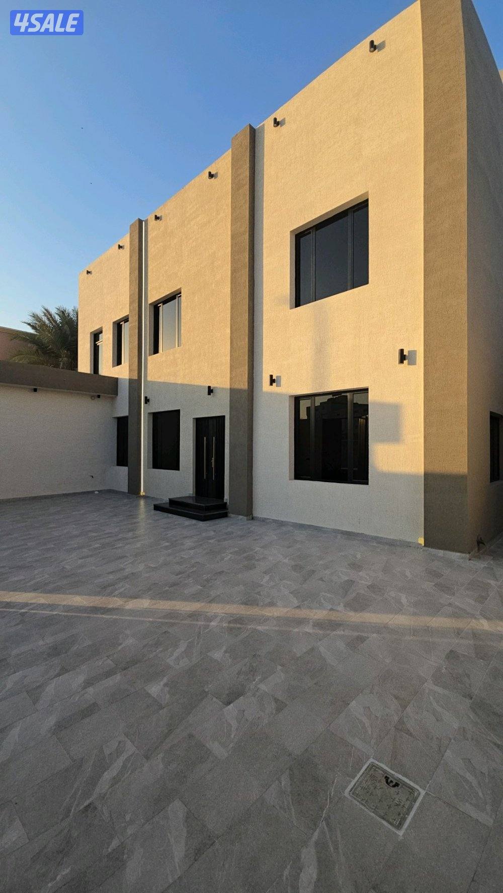 فيلا جديدة بالخفجي حي العزيزيه تشطيب ديلوكس0