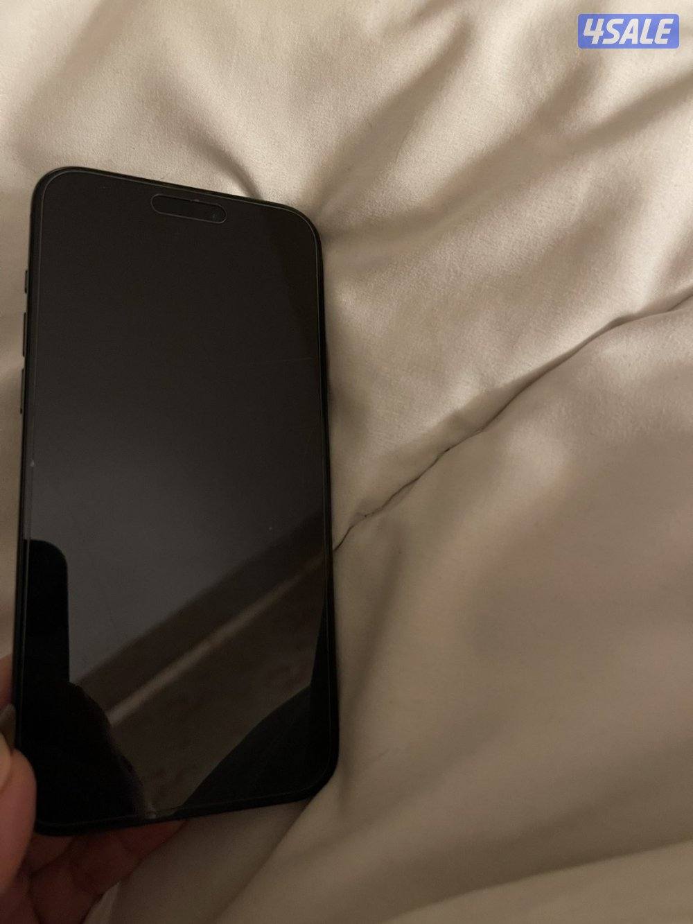 ايفون ١٥ برو ماكس الاسود وايفون ١٢ برو ماكس لون كحلي اثنينهم ٢٥٦ قيقا0