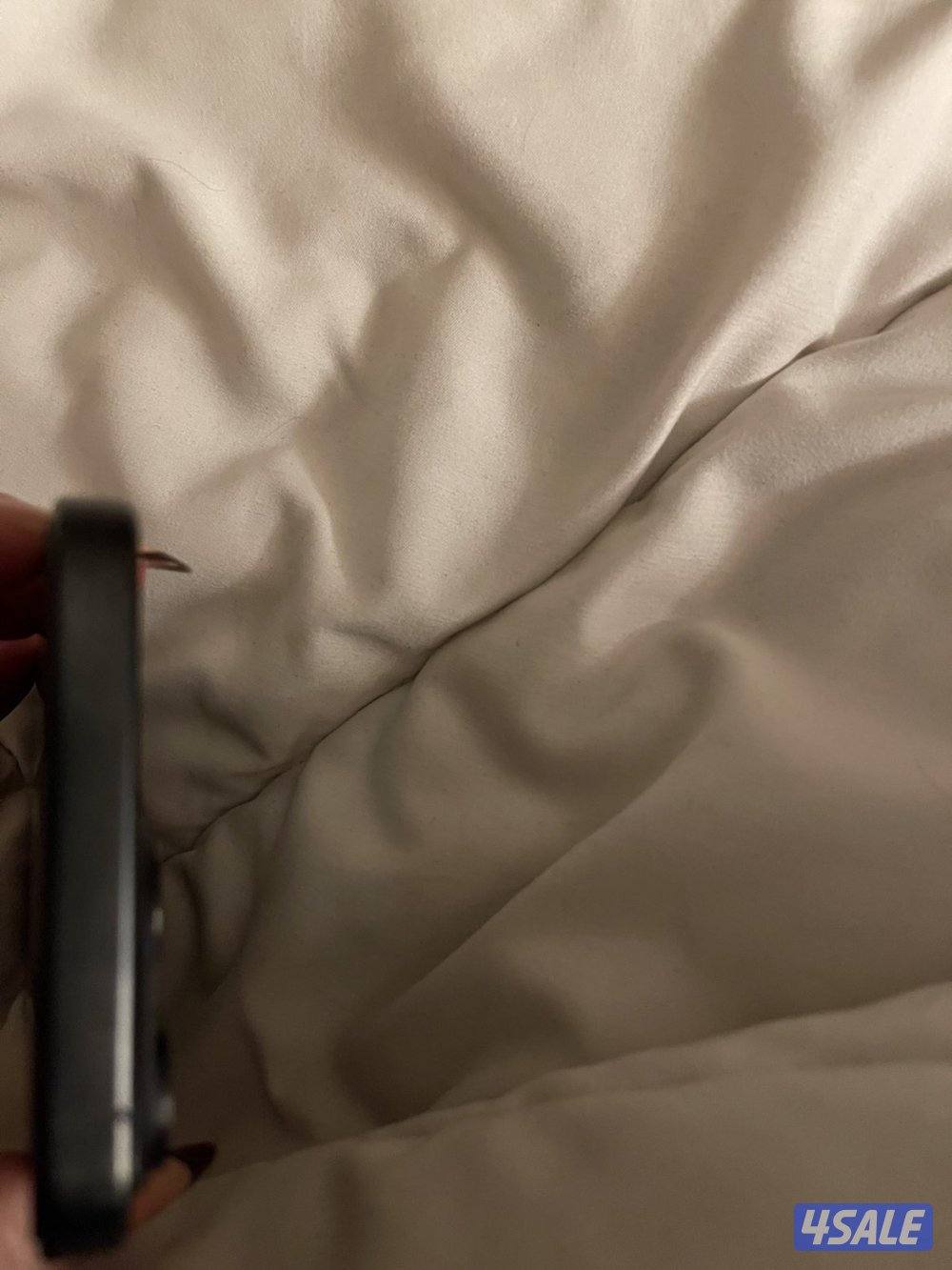 ايفون ١٥ برو ماكس الاسود وايفون ١٢ برو ماكس لون كحلي اثنينهم ٢٥٦ قيقا7