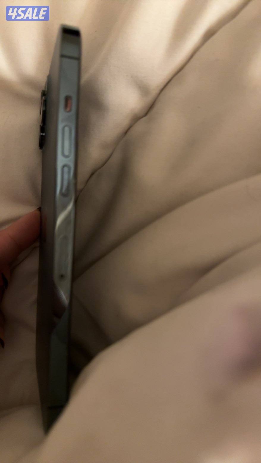 ايفون ١٥ برو ماكس الاسود وايفون ١٢ برو ماكس لون كحلي اثنينهم ٢٥٦ قيقا9