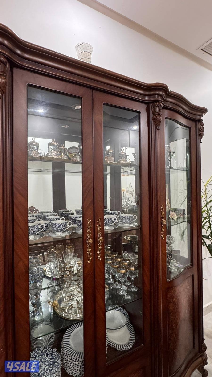 غرفة طعام خشب كاملة متكونه من ٣ قطع و ١٠ كراسي Complete Dining Room5