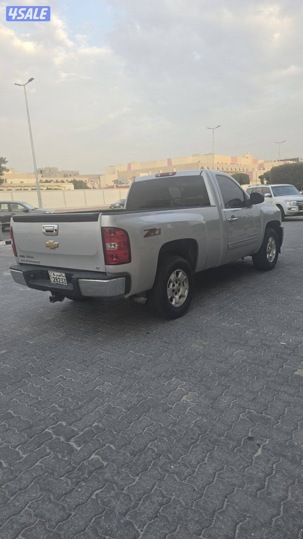 للبيع سلفرادو Z711