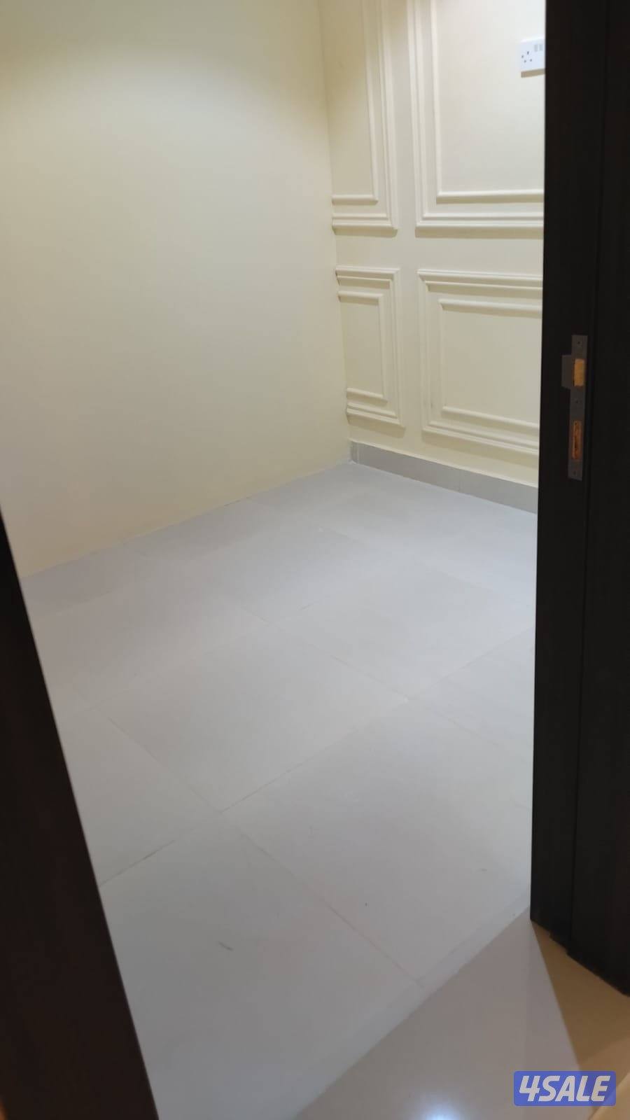 شقة للإيجار غرفتين نوم وصاله غرفةخادمه ومصعد مدخل ومخرج سهل للمنطقة0