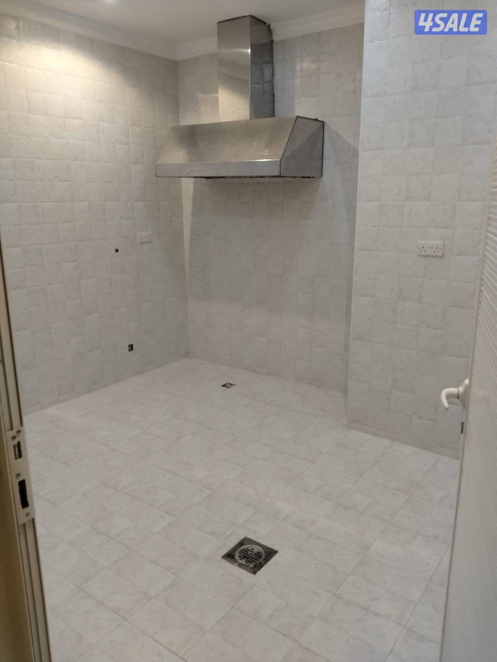 شقة للإيجار غرفتين نوم وصاله غرفةخادمه ومصعد مدخل ومخرج سهل للمنطقة3