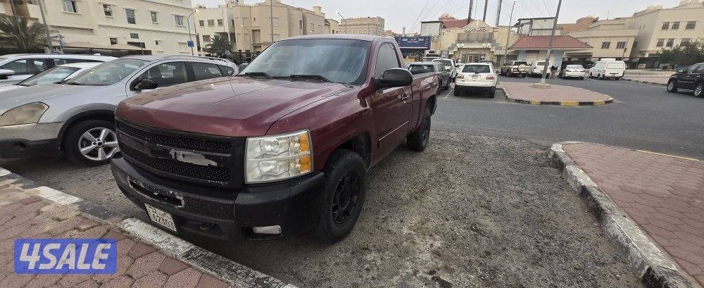 للبيع سيلفرادو نظيف شرط الفحص مكينه الكبيره0