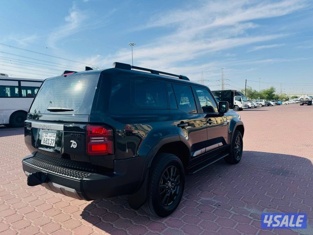 Prado 2024 TX black good condition0