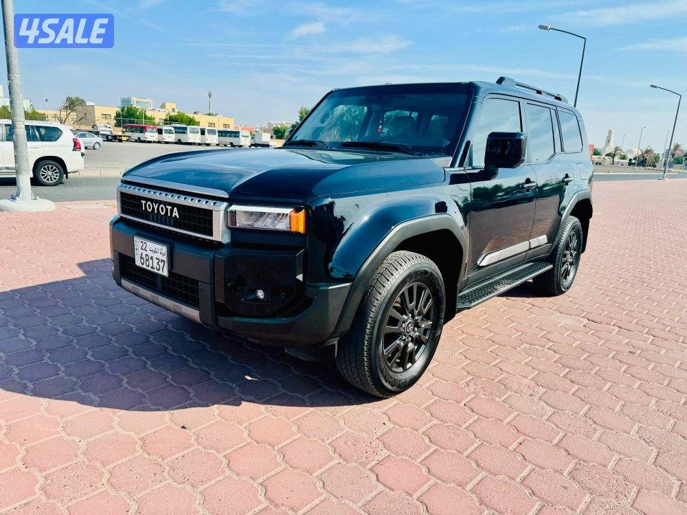 Prado 2024 TX black good condition1