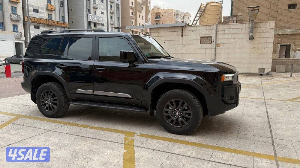 Prado 2024 TX black good condition2