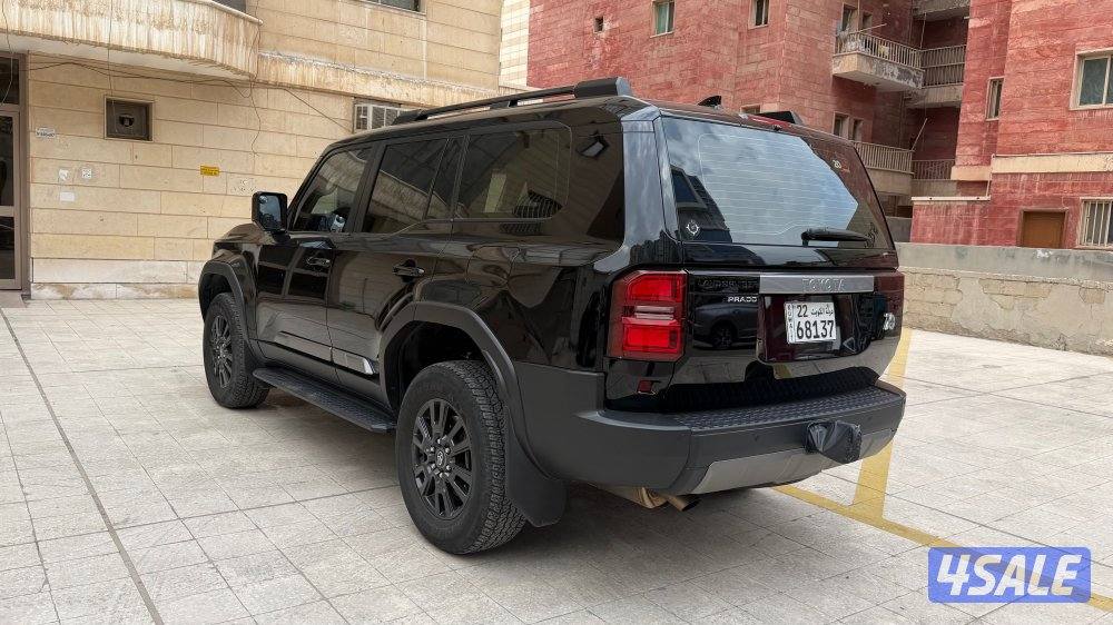 Prado 2024 TX black good condition3