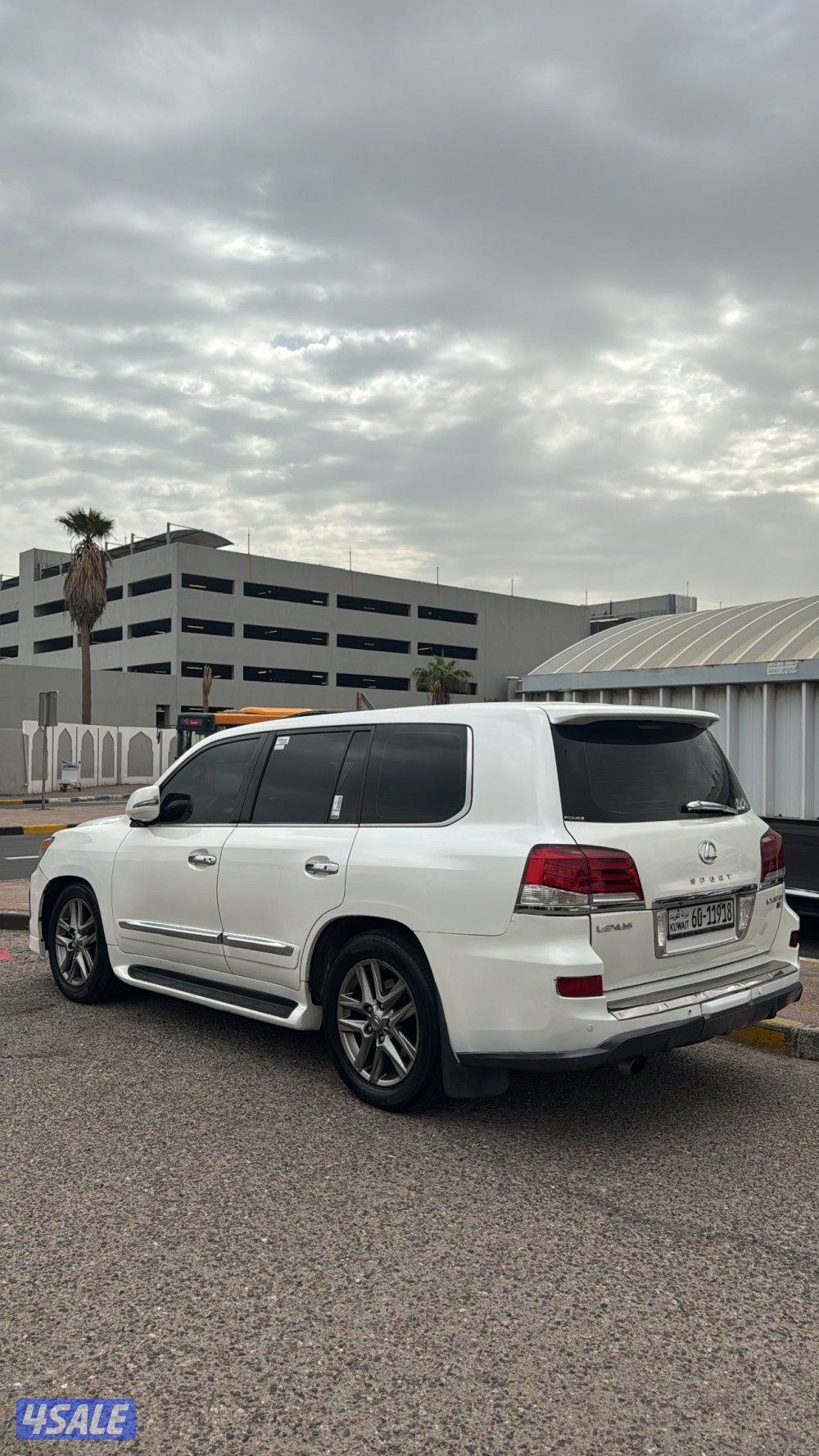 جيب لكزس 20142