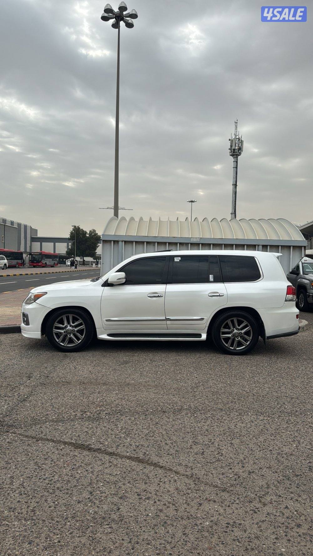 جيب لكزس 20143